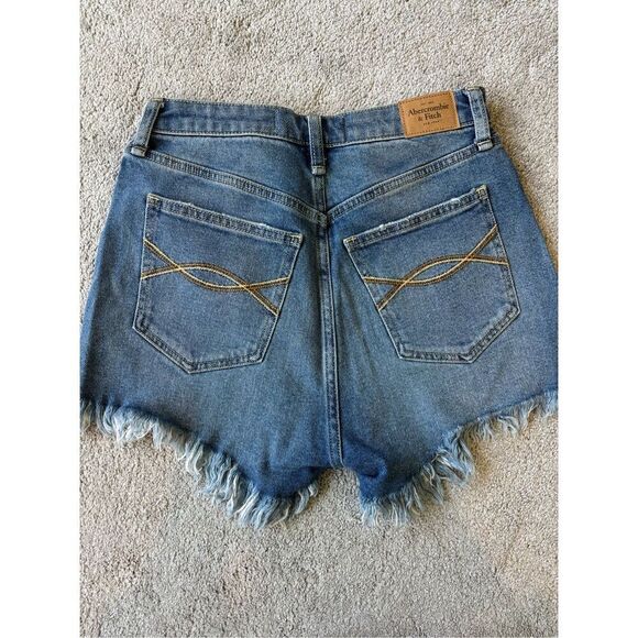 NWT Abercrombie Curve Love High Rise 90s Cutoff Short, Sz 25 $50 B28 - Picture 6 of 6